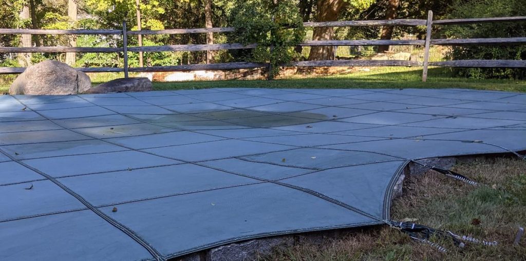 Pool closing with mesh cover